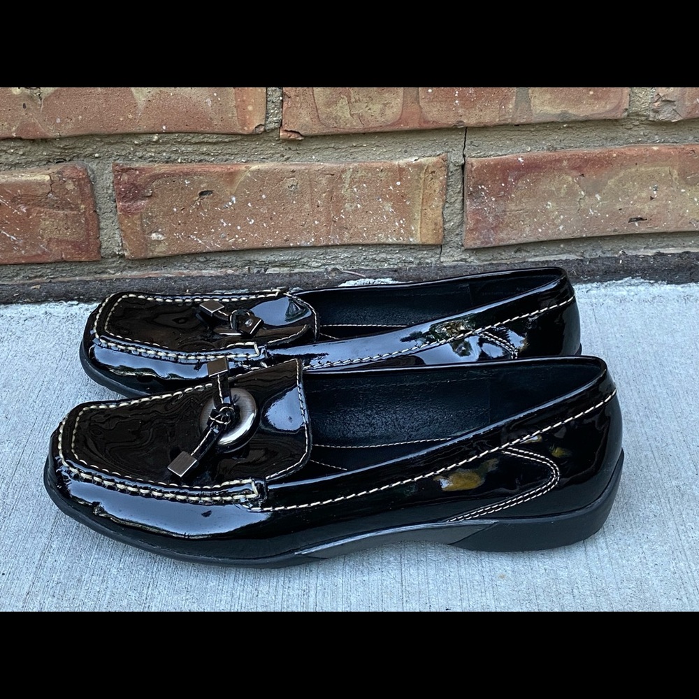 Liz Claiborne Patent Leather Loafers with Tassels & contrast stitching